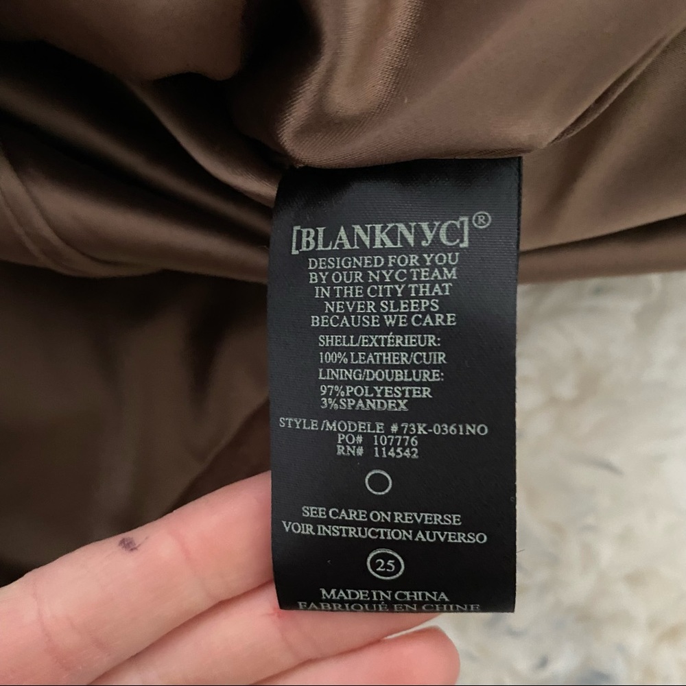 BlankNYC suede skirt in coffee bean size 25. Worn once - Picture 9 of 10